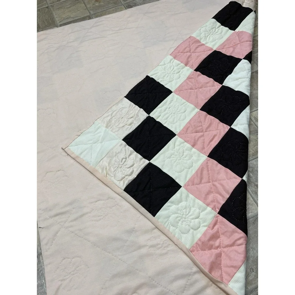 Vintage Indiana Amish Made handmade patchwork quilt Pink Small Child Throw 45x48